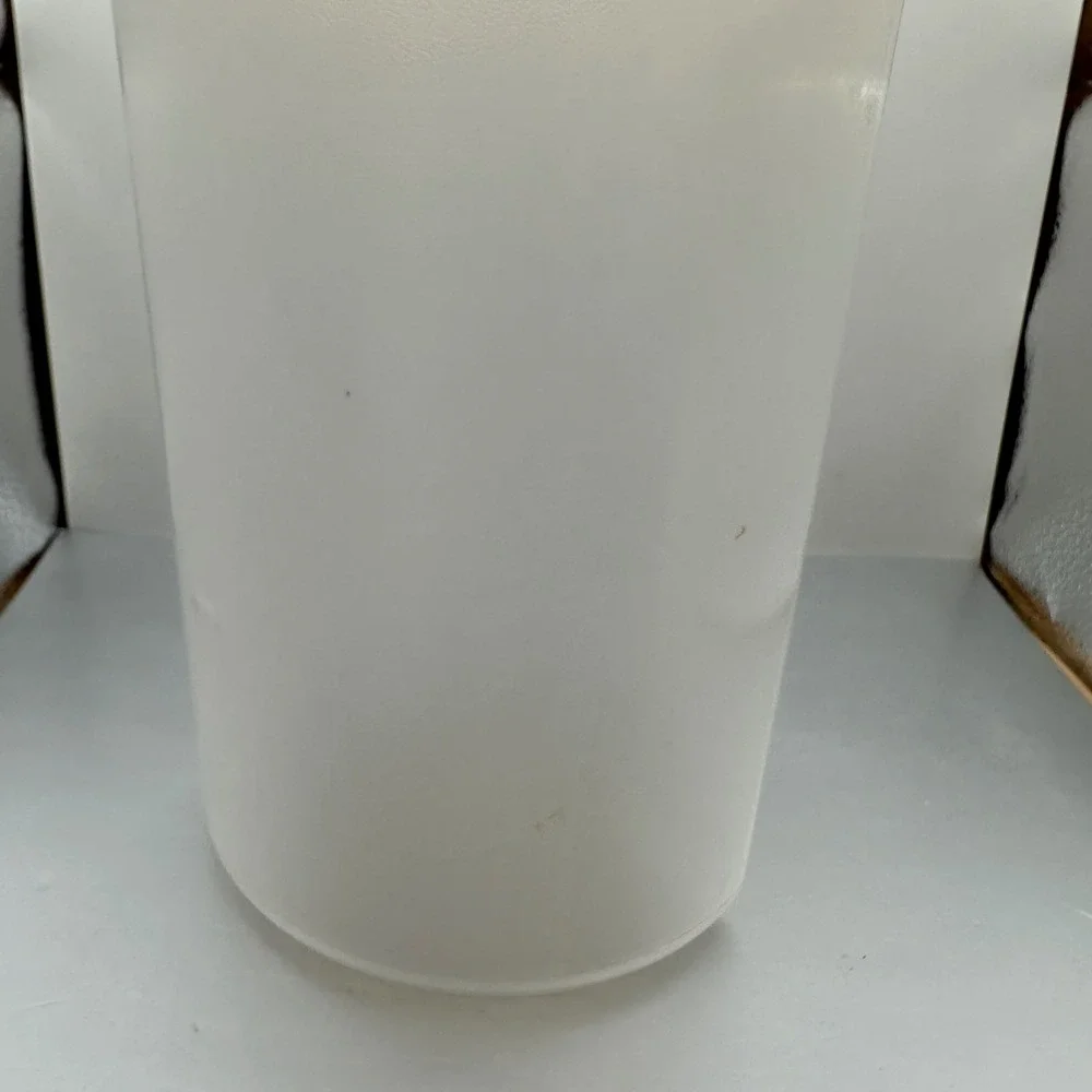 Vintage Rubbermaid 2 Qt EZ Grip Servin Saver Juice Drink Bottle Pitcher with Lid